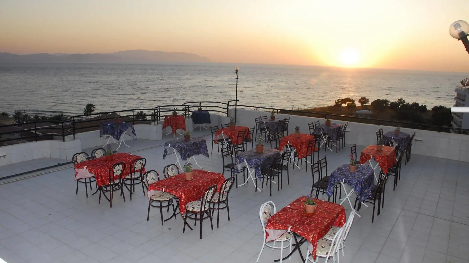 كوشاداسيه Ozgun Apart Hotel شقة فندقية